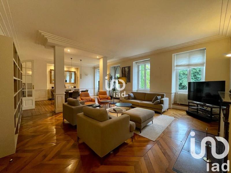 Maison - 527 m² - 5 pièces