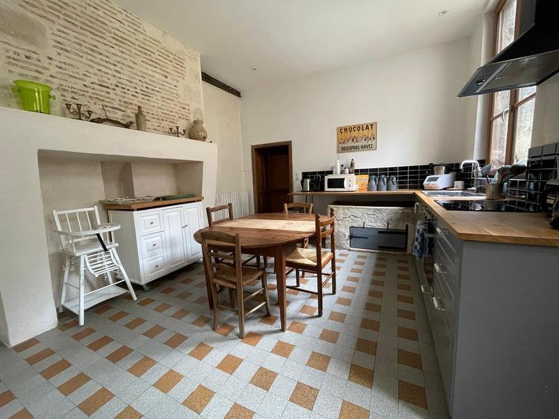 Maison - 262 m² - 9 pièces