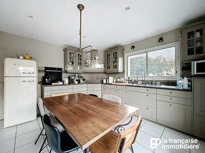 Maison - 210 m² - 9 pièces