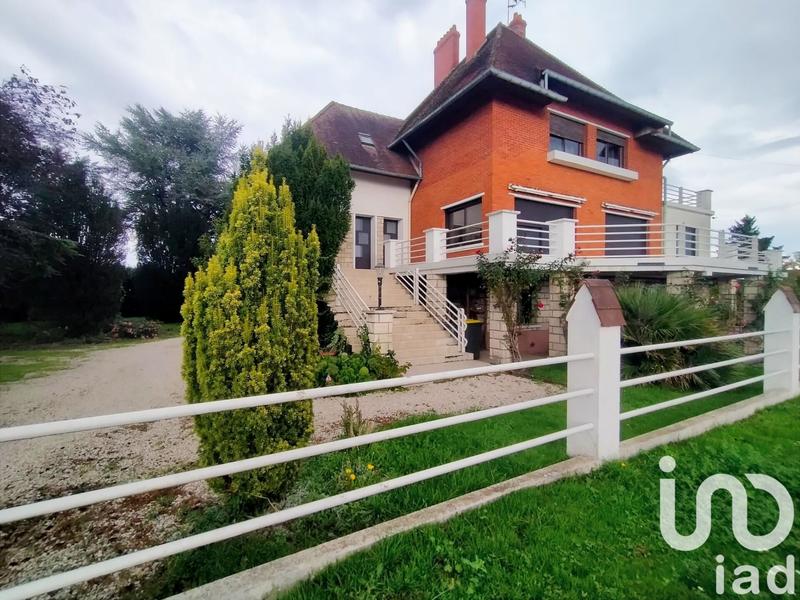 Maison - 303 m² - 9 pièces