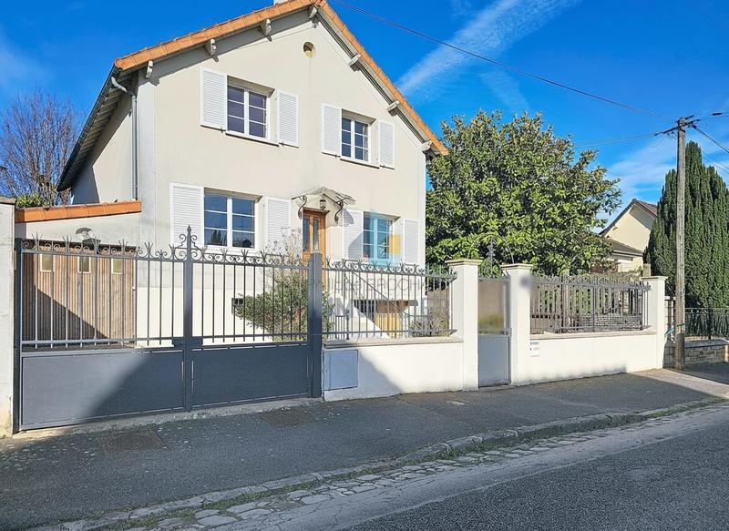 Maison - 169 m² - 9 pièces