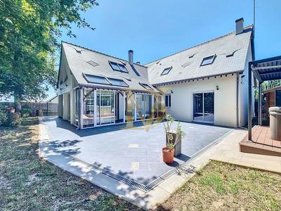 Maison - 227 m² - 10 pièces