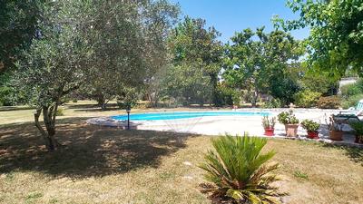 Maison - 275 m² - 9 pièces