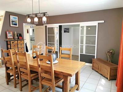 Maison - 248 m² - 11 pièces