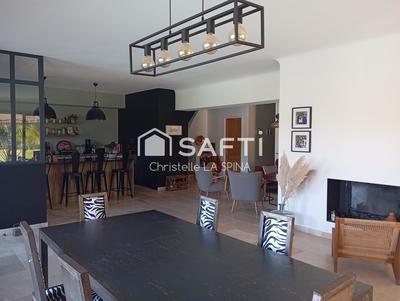 Maison - 360 m² - 7 pièces