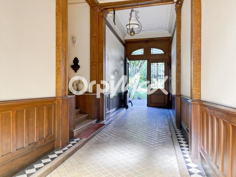 Maison - 350 m² - 11 pièces