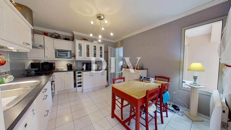 Maison - 194 m² - 6 pièces