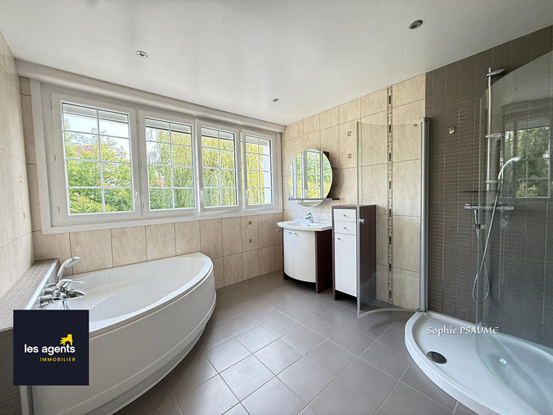 Maison - 260 m² - 9 pièces