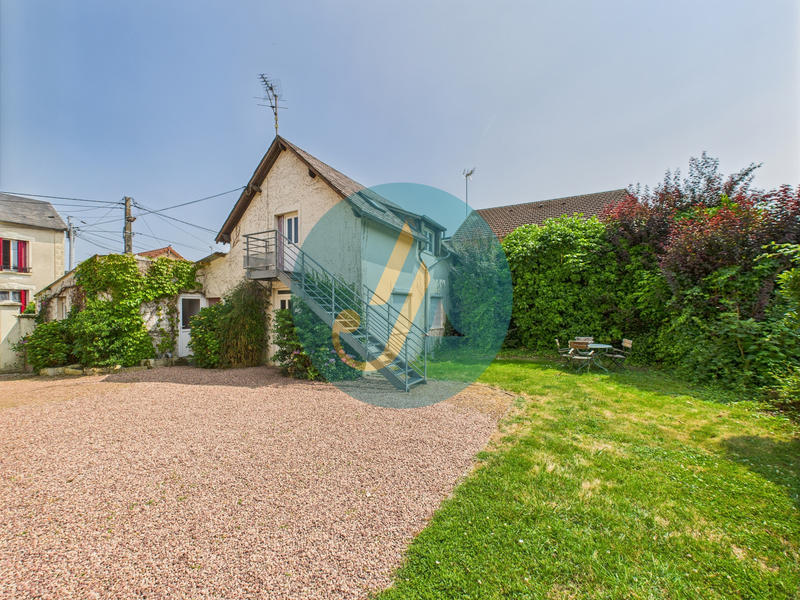 Maison - 198 m² - 11 pièces