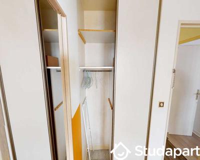 Chambre - 100 m² - 1 pièce