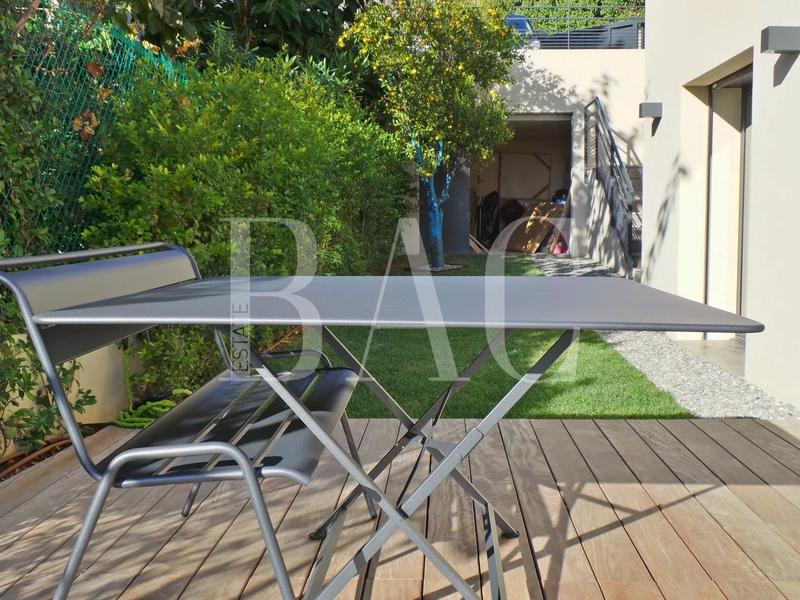 Villa - 250 m² - 8 pièces