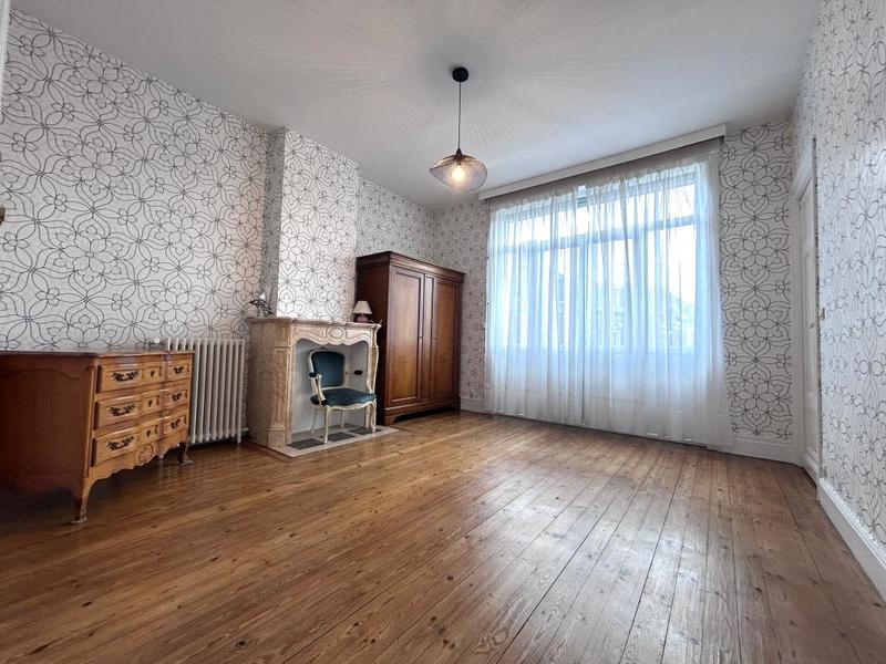 Maison - 214 m² - 7 pièces