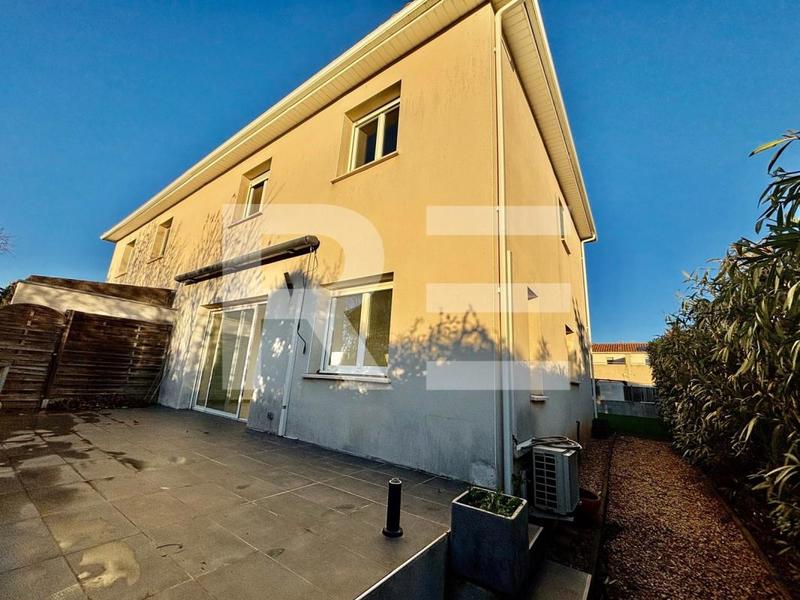 Maison traditionnelle - 93 m² - 5 pièces