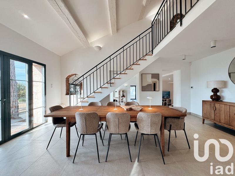 Maison - 207 m² - 7 pièces