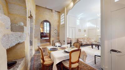 Appartement - 95 m² - 6 pièces