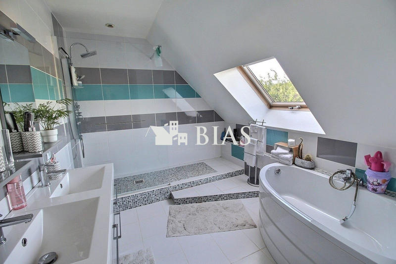 Maison - 168 m² - 7 pièces