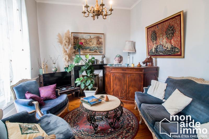 Maison - 230 m² - 10 pièces