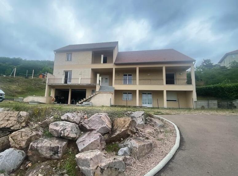 Villa - 384 m² - 8 pièces