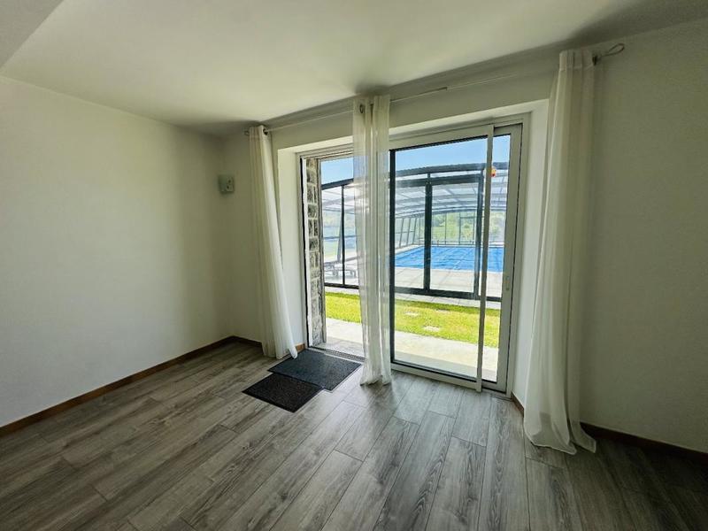 Maison - 250 m² - 9 pièces