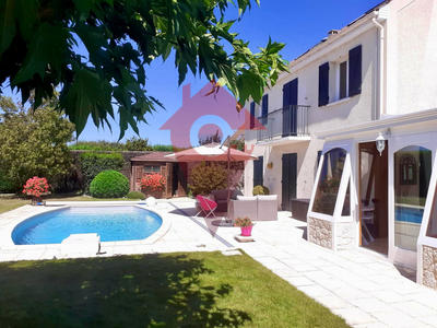 Maison - 180 m² - 8 pièces