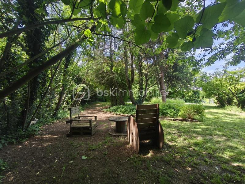 Propriété - 225 m² - 9 pièces