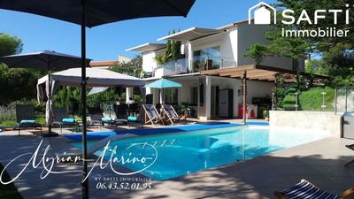 Maison - 308 m² - 12 pièces