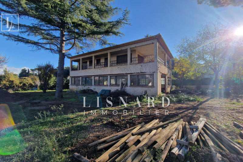 Villa - 243 m² - 5 pièces