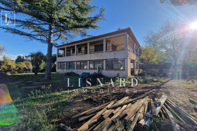 Villa - 243 m² - 5 pièces