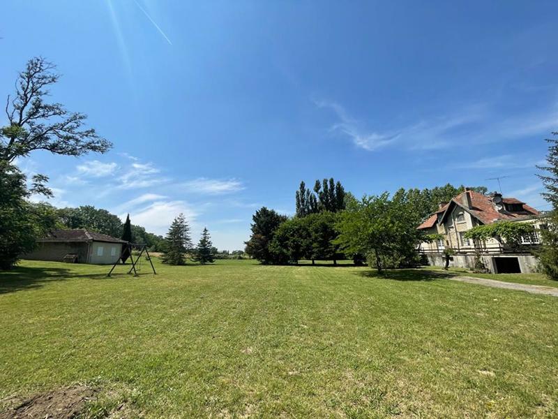 Maison - 260 m² - 8 pièces