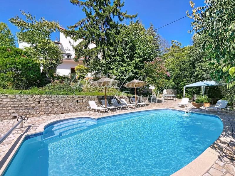 Maison - 200 m² - 9 pièces