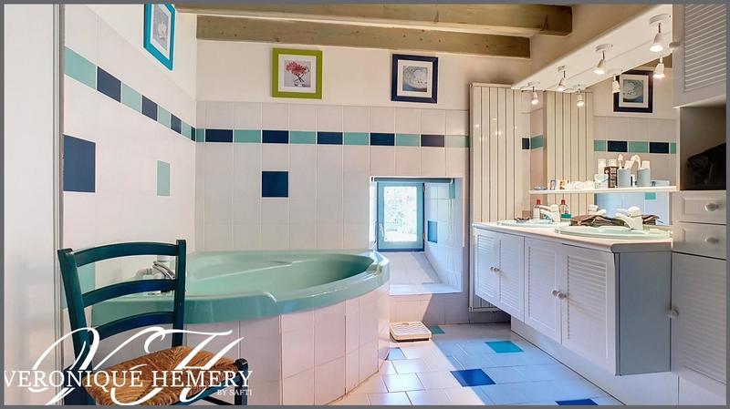 Maison - 225 m² - 8 pièces