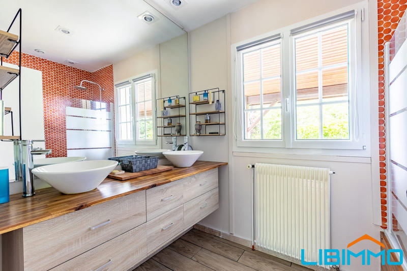 Maison - 257 m² - 8 pièces