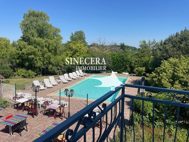 Maison - 725 m² - 6 pièces