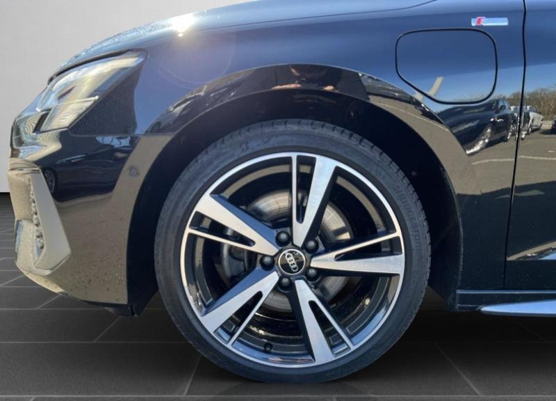 Audi A3 sportback 40 TFSIe 204 s-Line Hybride Rechargeable / Toit Ouvrant Camera de Recul Coffre Elec Sieges Alcantara Volant Méplat