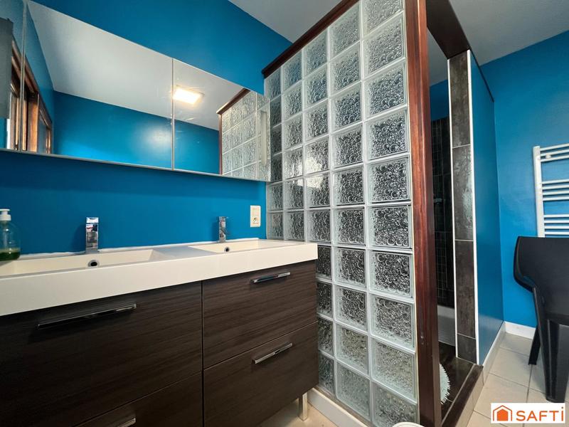 Maison - 252 m² - 8 pièces