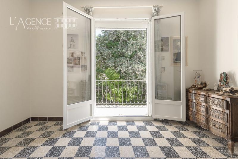 Maison - 208 m² - 10 pièces