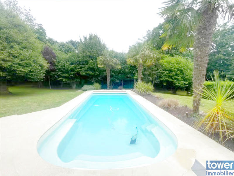 Propriété - 260 m² - 9 pièces