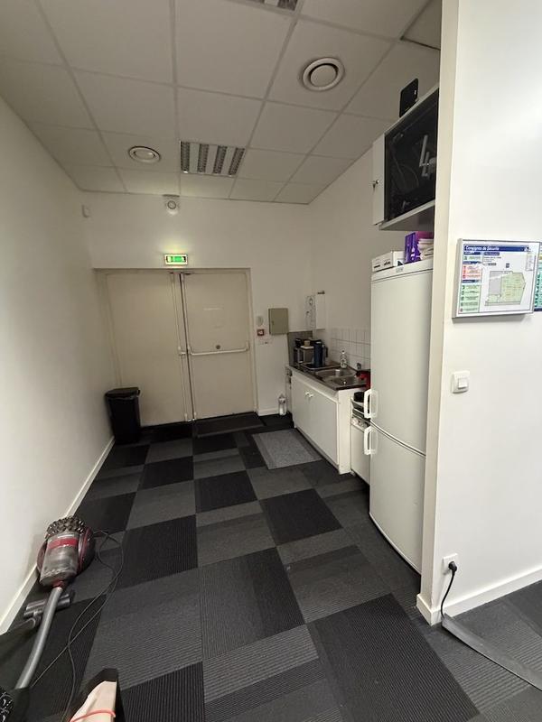 Local commercial - 676 m² - 5 pièces