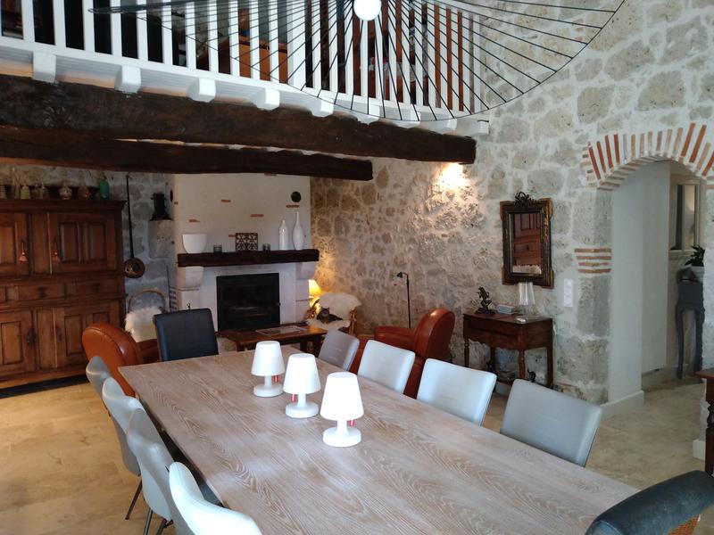 Maison - 240 m² - 7 pièces