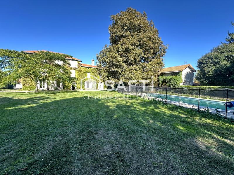 Maison - 567 m² - 12 pièces