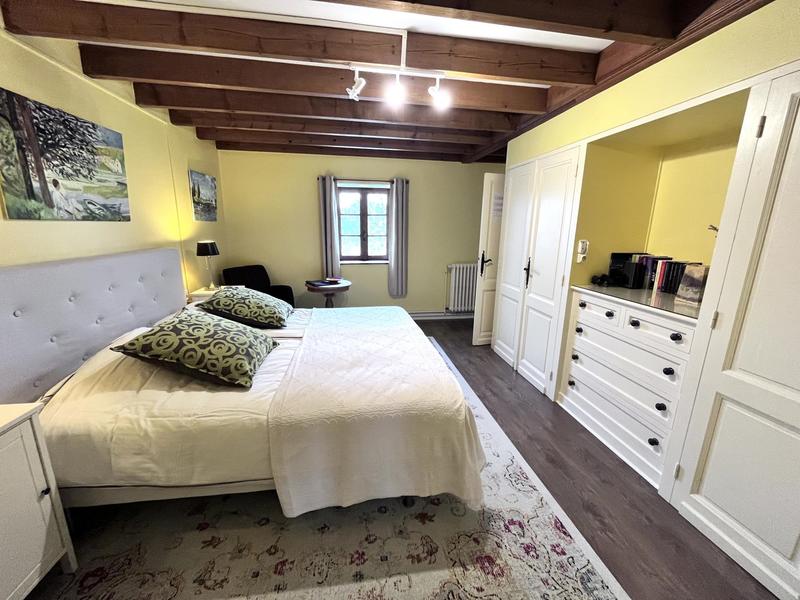 Maison traditionnelle - 293 m² - 10 pièces