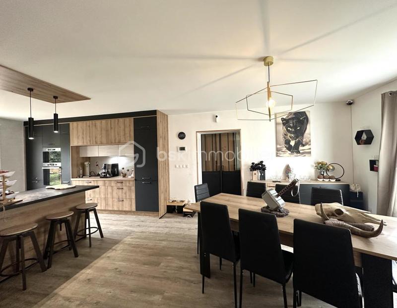 Maison - 150 m² - 7 pièces