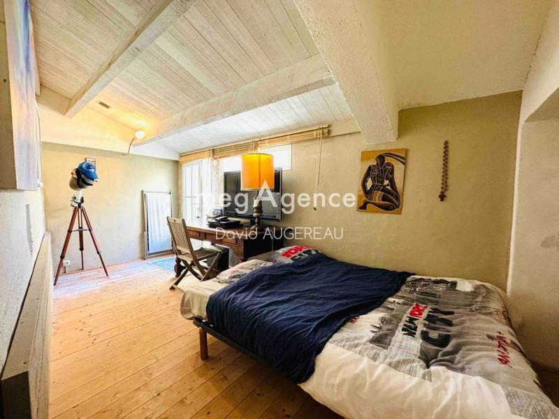 Maison traditionnelle - 123 m² - 8 pièces