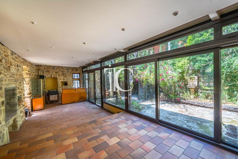 Maison - 225 m² - 9 pièces