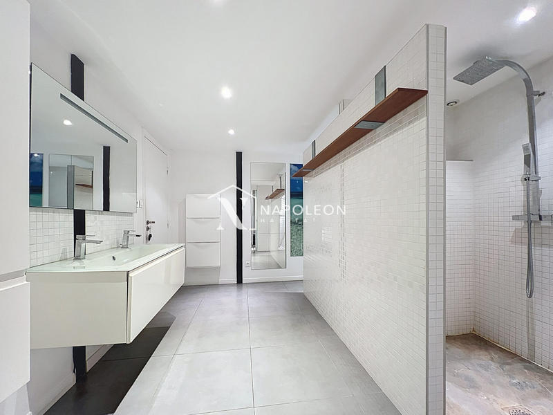 Loft - 270 m² - 6 pièces