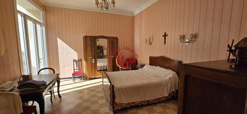 Maison - 515 m² - 45 pièces