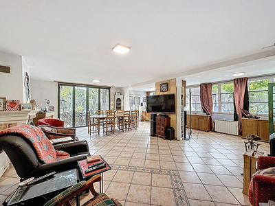 Maison - 270 m² - 10 pièces