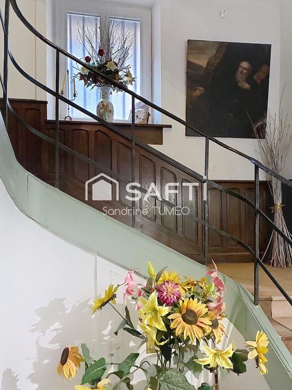 Maison - 334 m² - 11 pièces