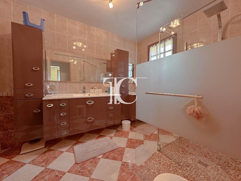 Maison - 161 m² - 6 pièces