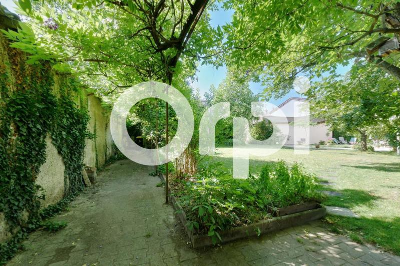 Maison - 161 m² - 6 pièces